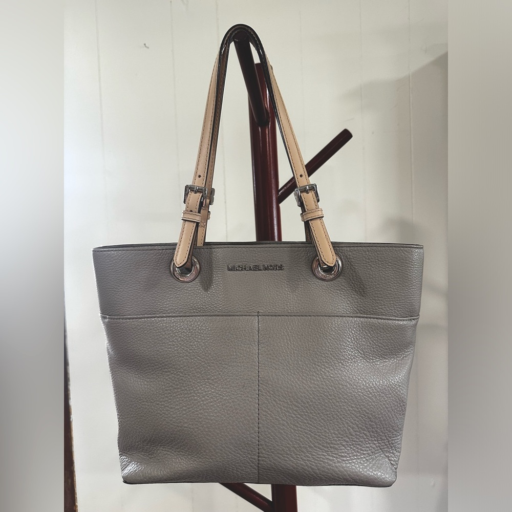 Michael Kors, Bedford leather pocket tote/shoulder bag. Gray